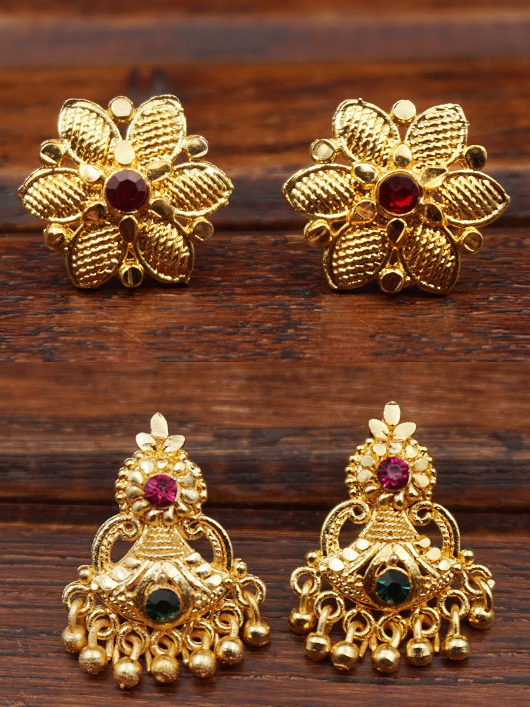 

PINAAKA DARINI Set Of 2 One Gram Gold-Plated Stone Studded Floral Shaped Studs
