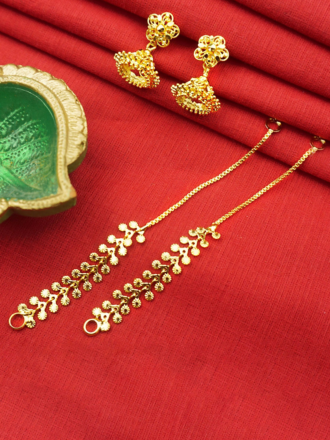 

PINAAKA DARINI Gold-Plated 1 Gram Dome Shaped Jhumkas And Kaan Chain Earrings