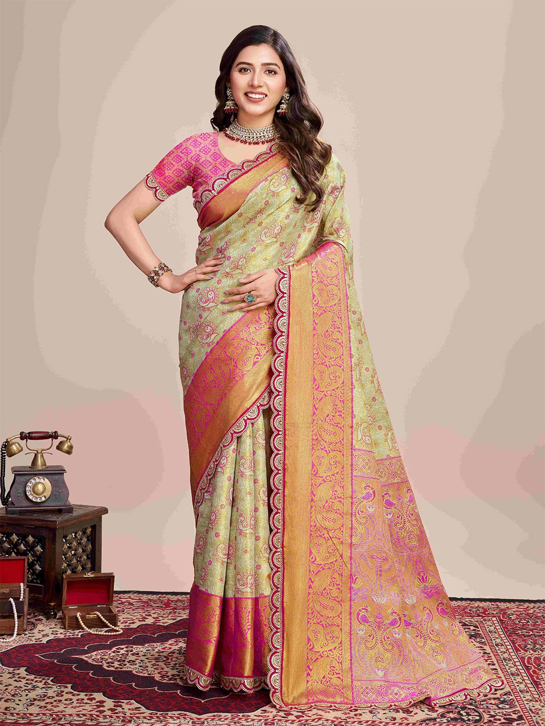 

HEER FASHION Woven Design Zari Kanjeevaram Saree, Green