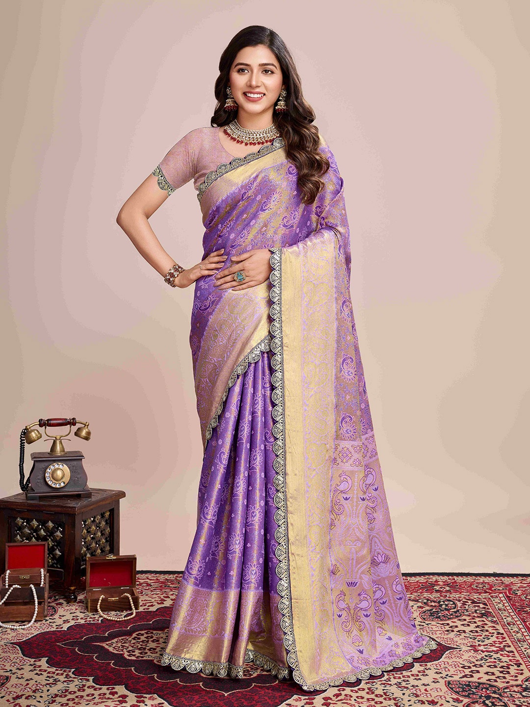 

HEER FASHION Woven Design Sequinned Kanjeevaram Saree, Purple