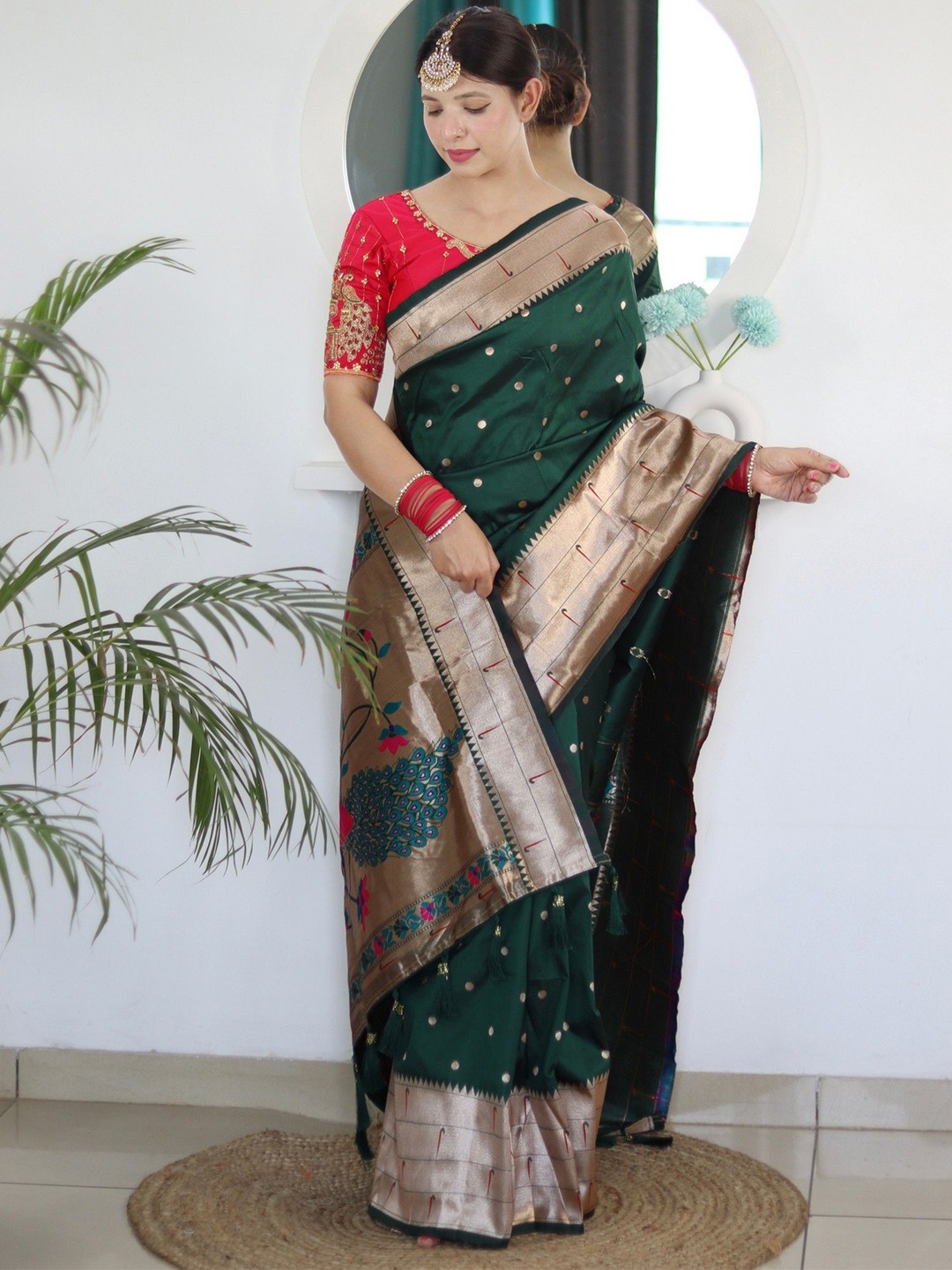 

VARNI FABRICS Ethnic Motifs Zari Pure Silk Banarasi Saree, Green