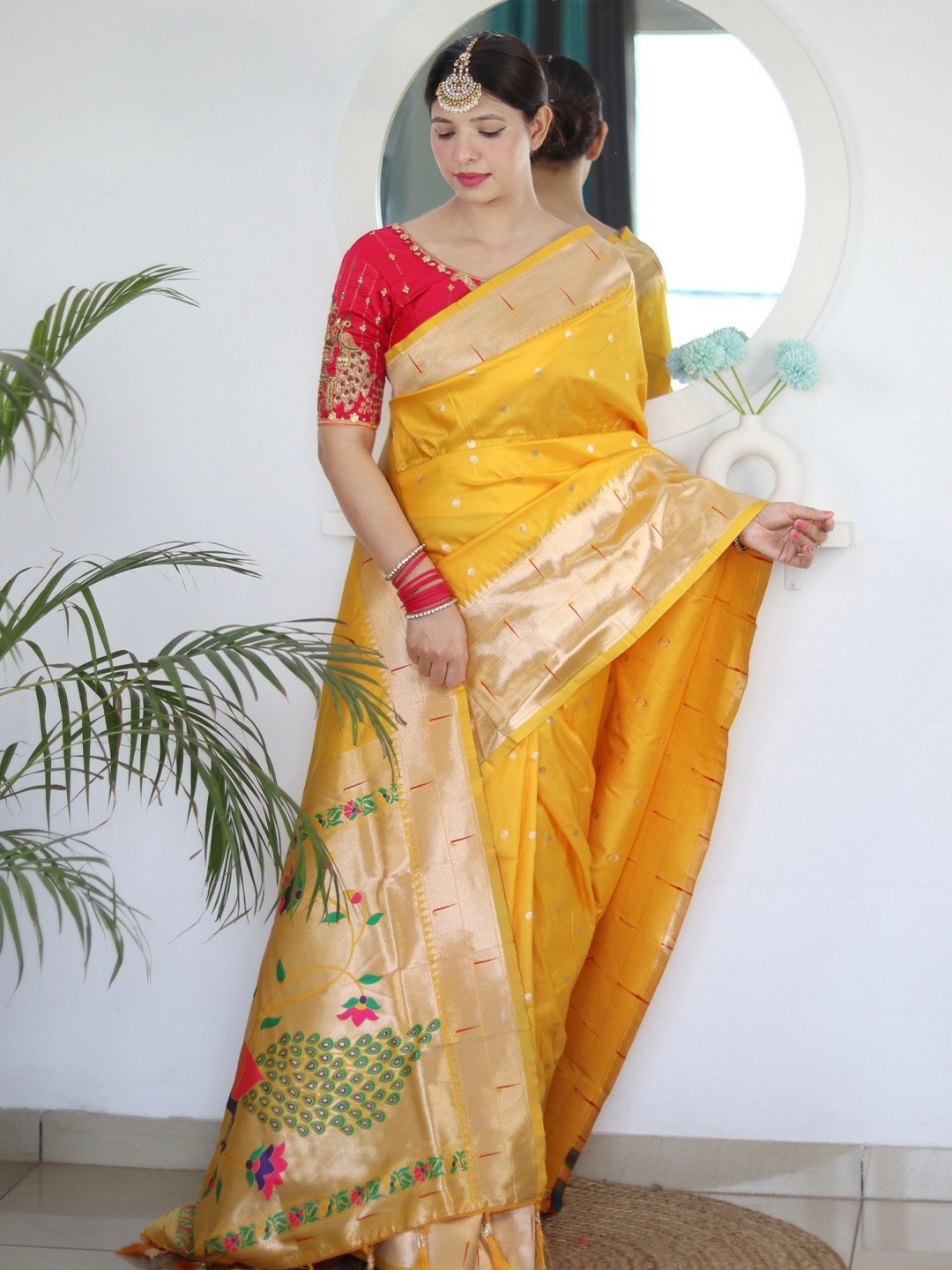 

VARNI FABRICS Ethnic Motifs Pure Silk Banarasi Saree, Yellow