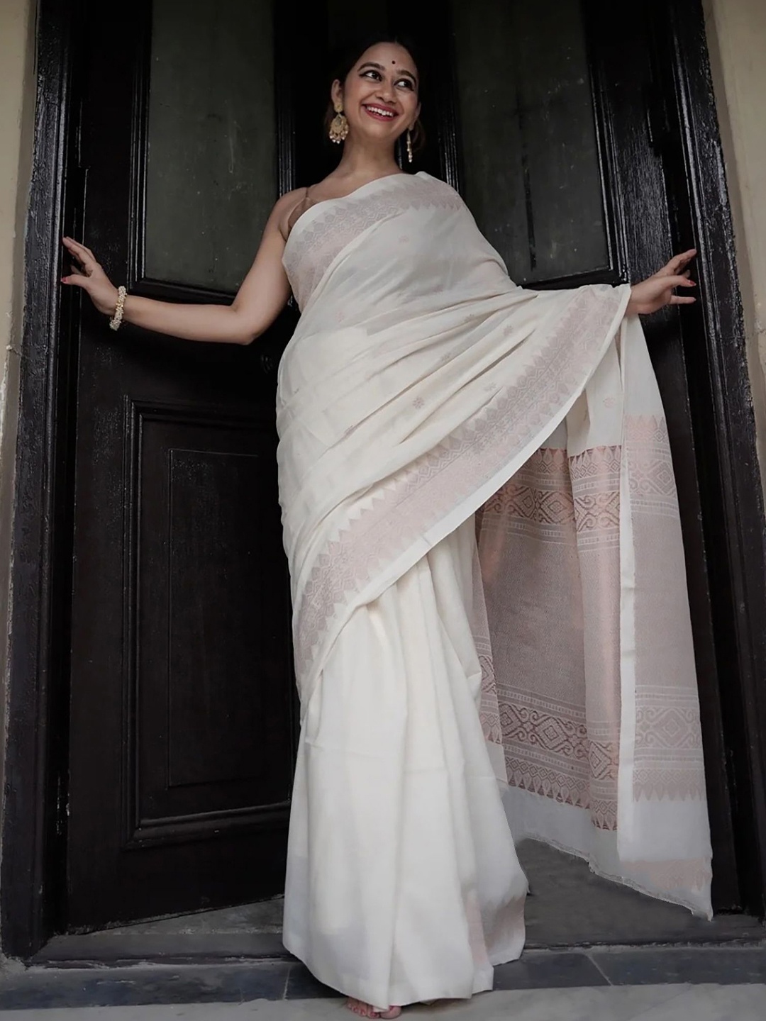 

KALINI Woven Design Silk Blend Heavy Work Banarasi Saree, White