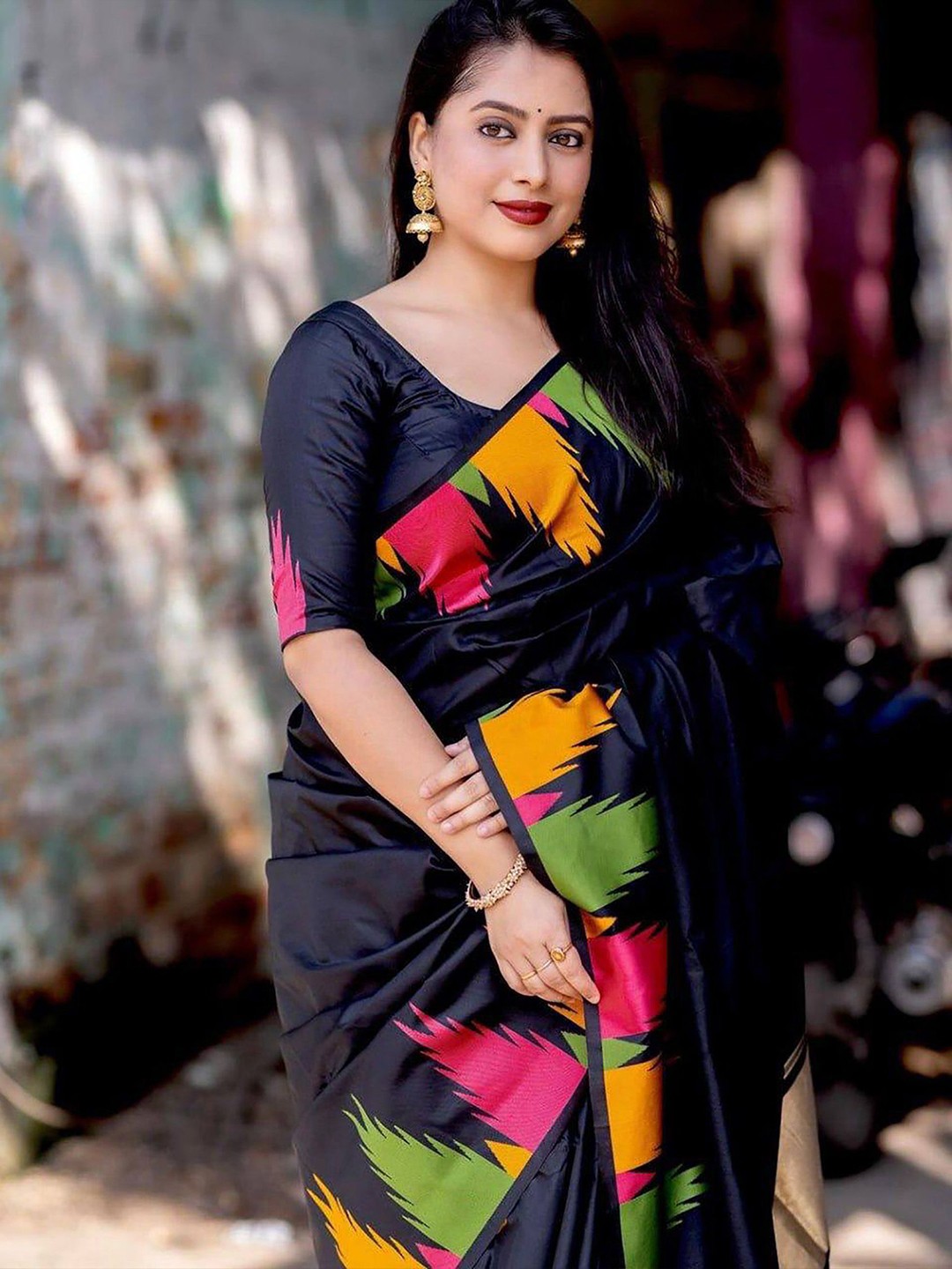 

KALINI Woven Design Zari Silk Blend Banarasi Saree, Black