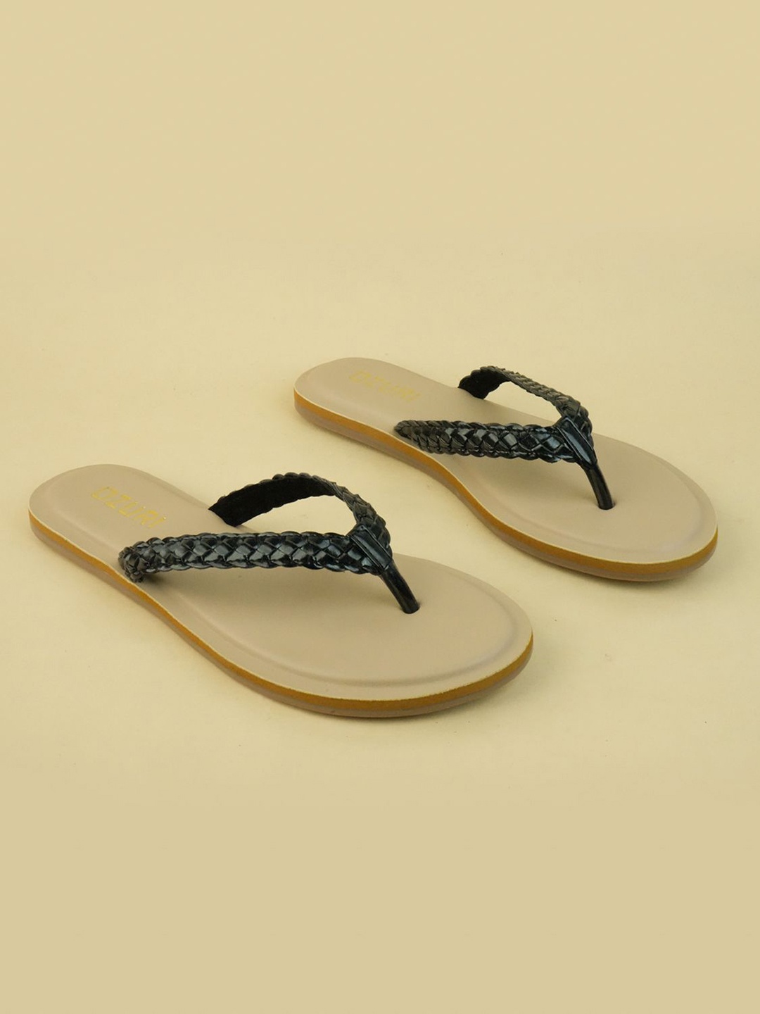 

Ozuri Women Open Toe Flats, Black