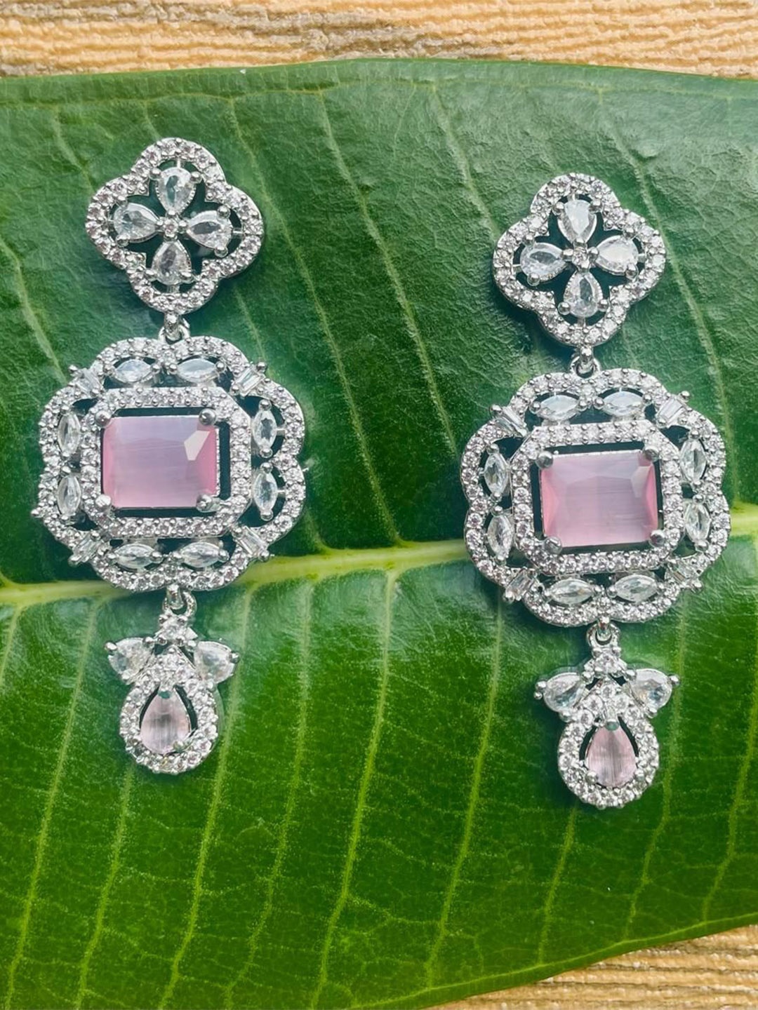 

MONI LIFESTYLE Contemporary Drop Earrings, Pink