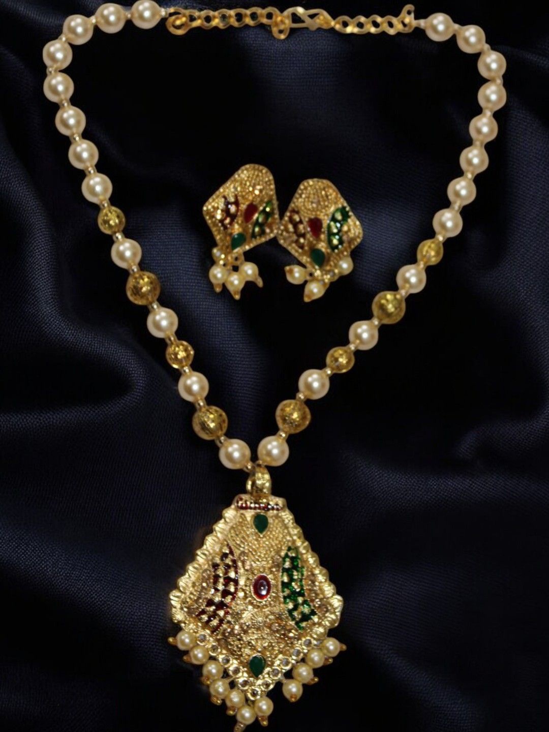 

Jolly Faces Stone-Studded & Beaded Jewellery Set, Gold