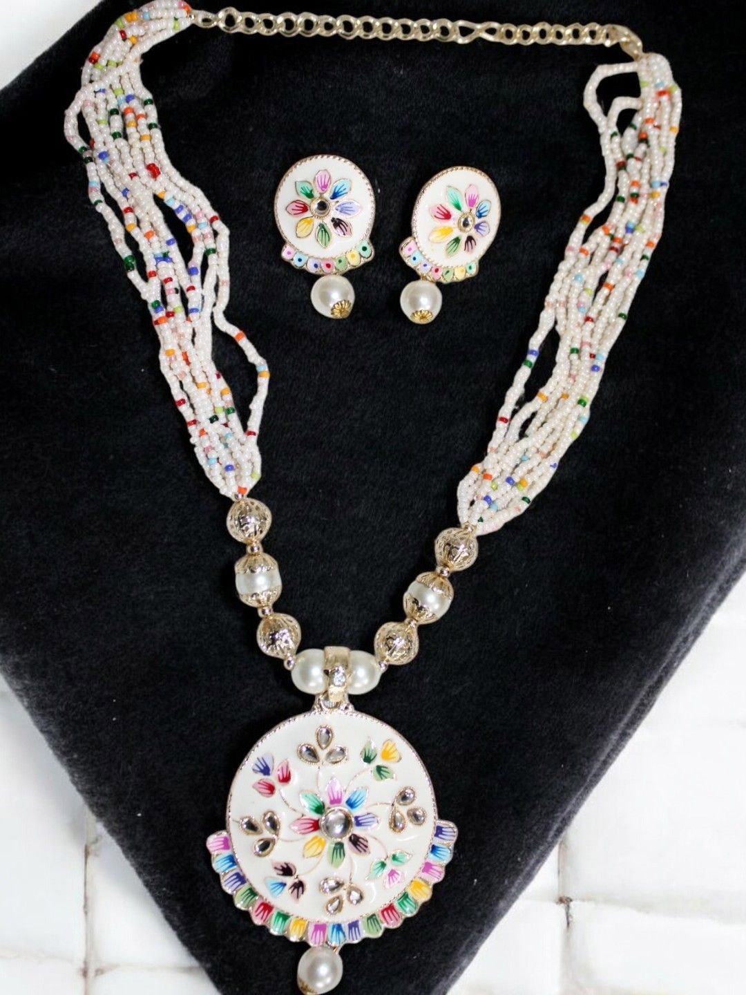 

Jolly Faces Stone-Studded & Beaded Jewellery Set, White
