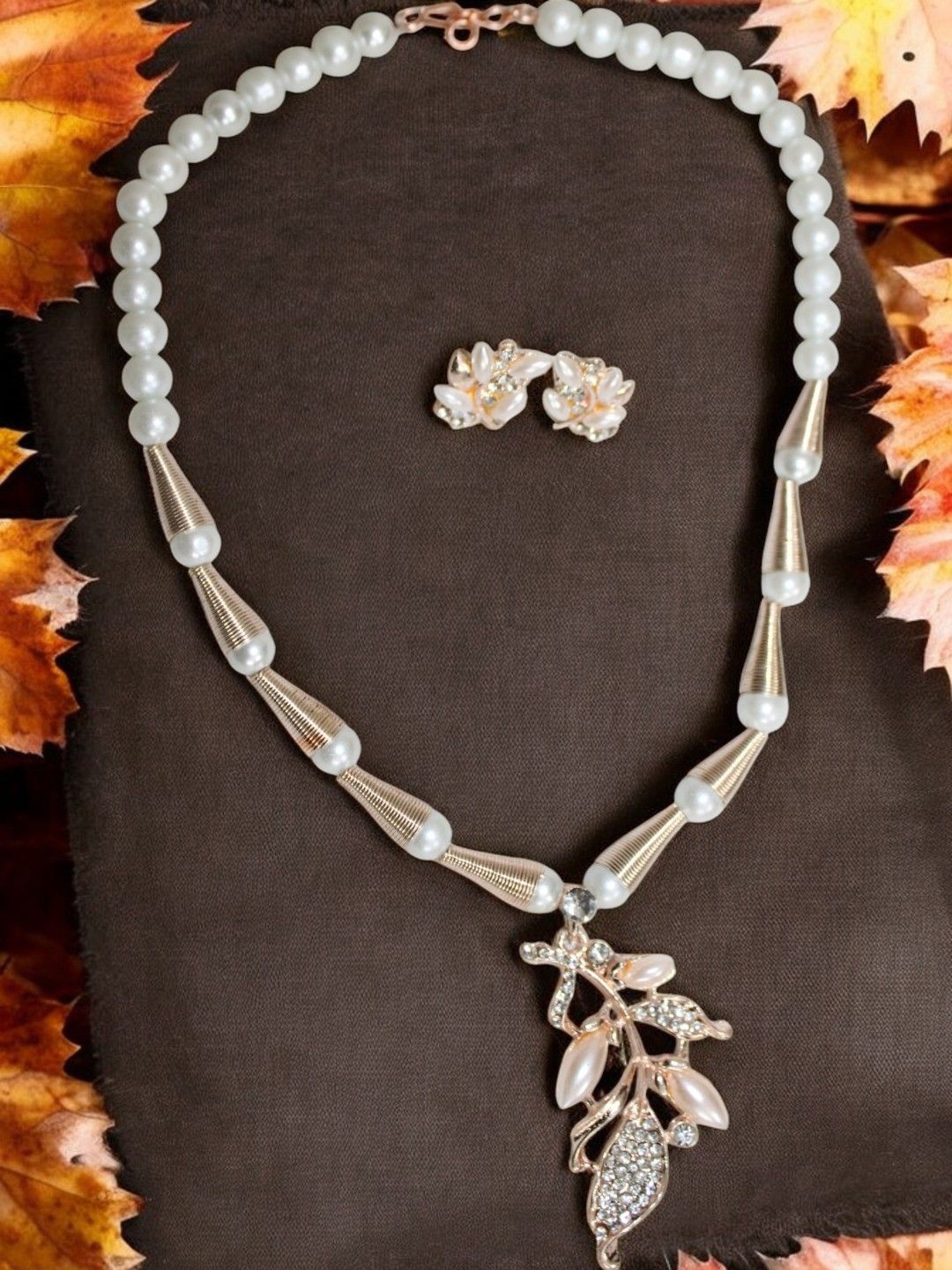 

Jolly Faces Stone Studded & Beaded Jewellery Set, Rose gold