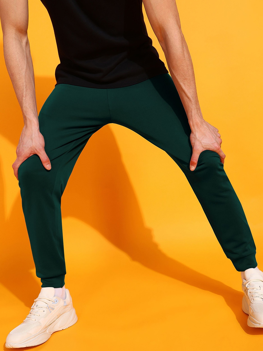 

INDICLUB Men Self Design Joggers, Green