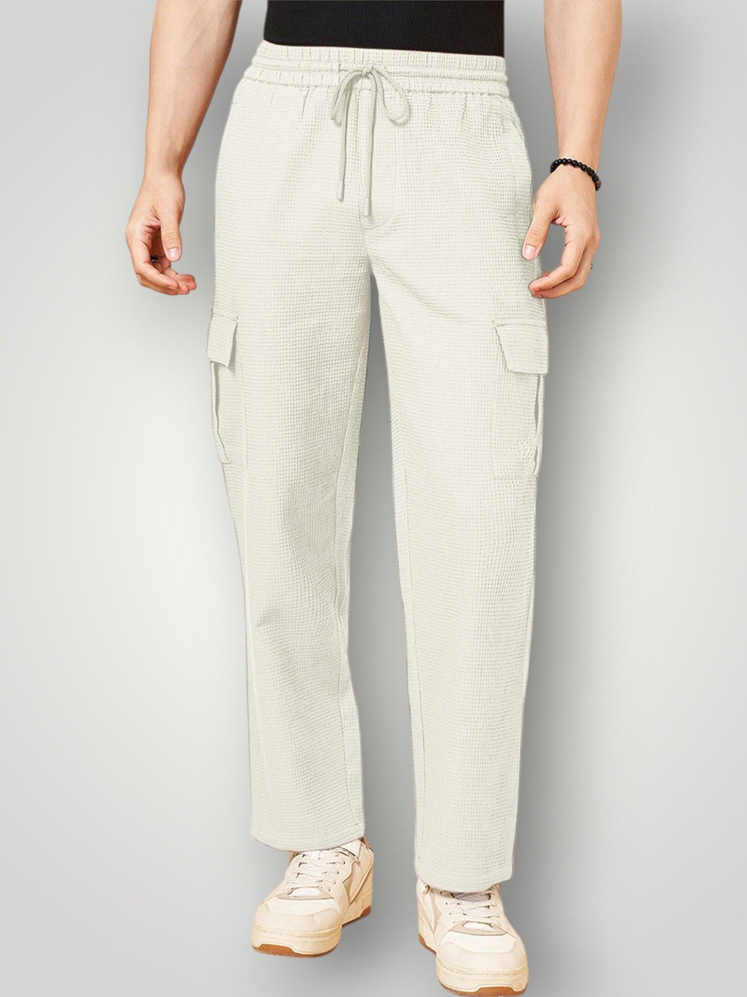 

INDICLUB Men Trousers, Silver