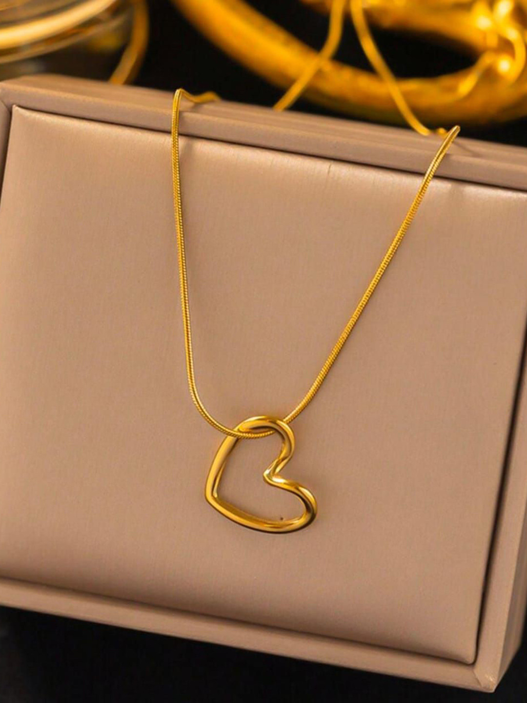 

ANJNI CREATION 18KT Gold-Plated Heart Charm Waterproof Pendant With Chain