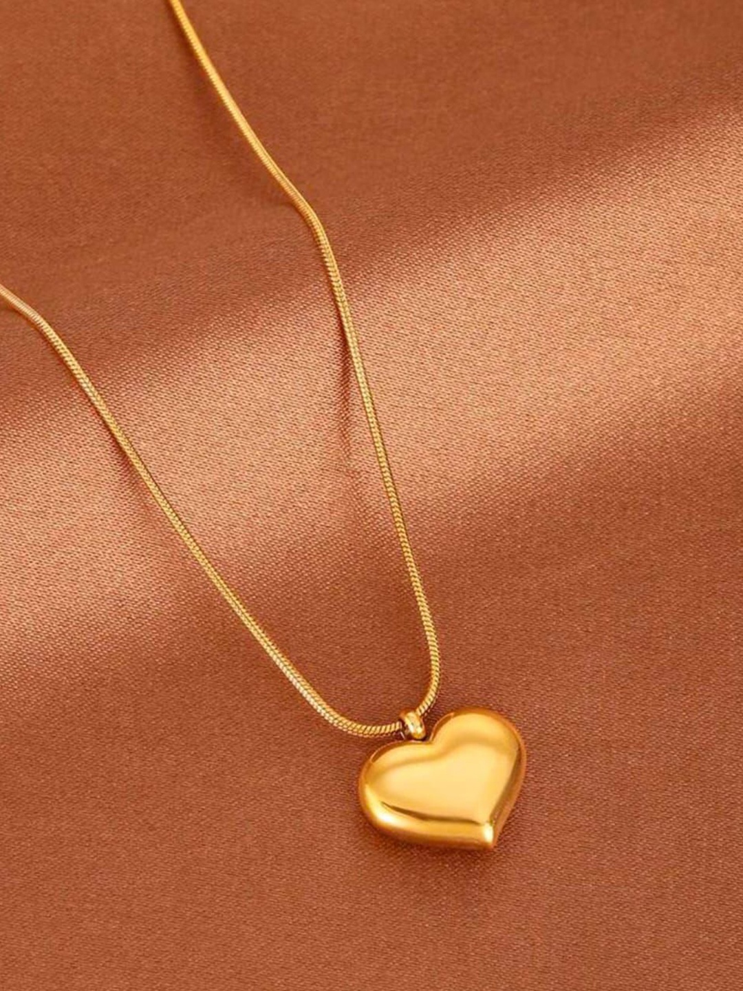 

ANJNI CREATION Gold-Plated Heart-Shaped Pendant With Chain