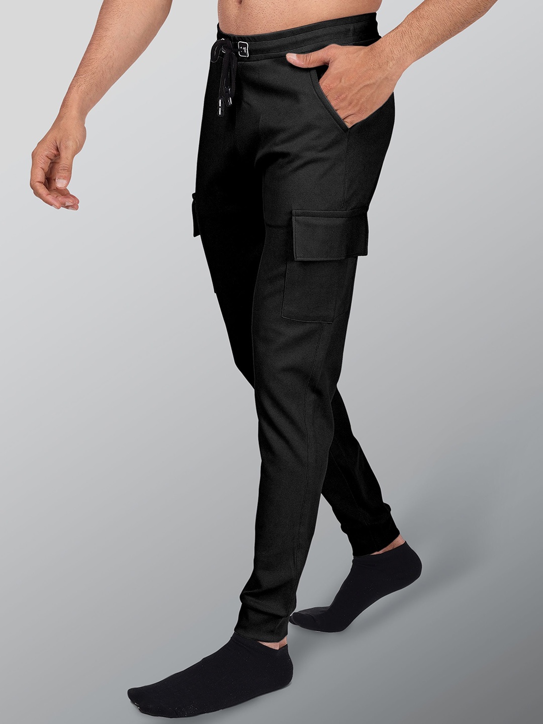 

INDICLUB Men Trousers, Black