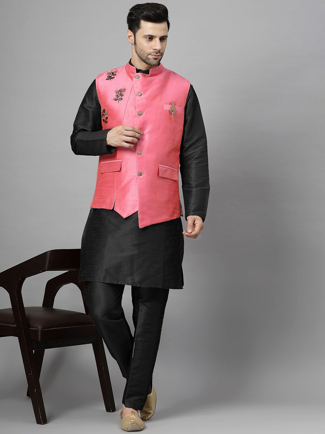 

Utsav Fashion Men Regular Beads and Stones Kurta with Trousers, Black
