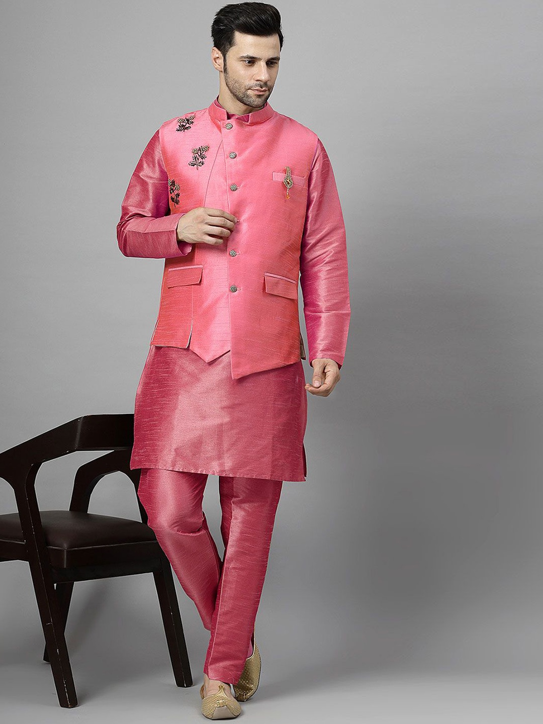 

Utsav Fashion Men Floral Regular Beads and Stones Kurta with Trousers, Pink