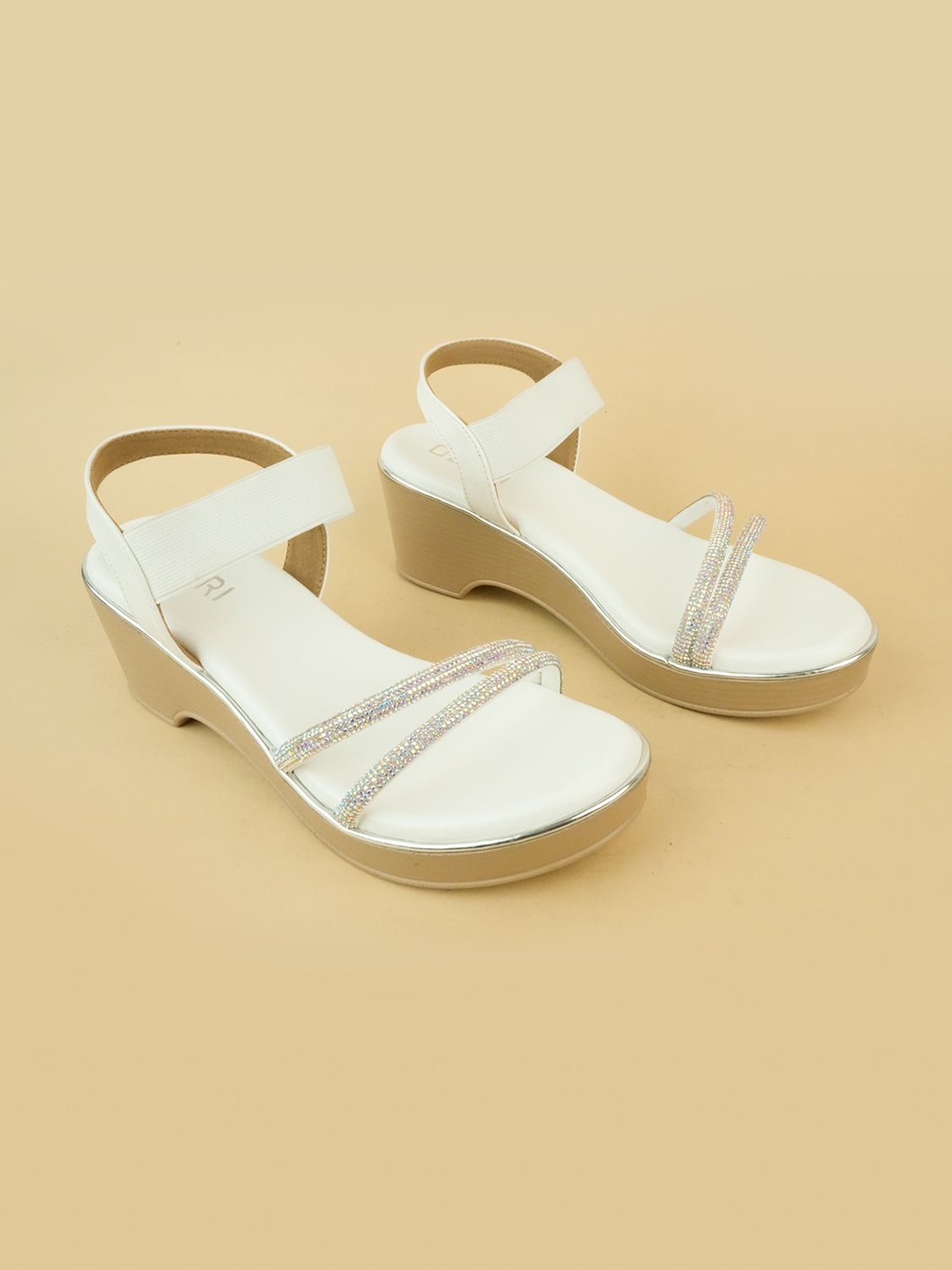 

Ozuri Party Block Sandals, White