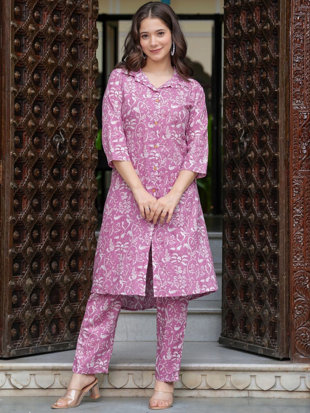 

Jollity Women Floral Printed Regular Kurta with Trousers, Pink