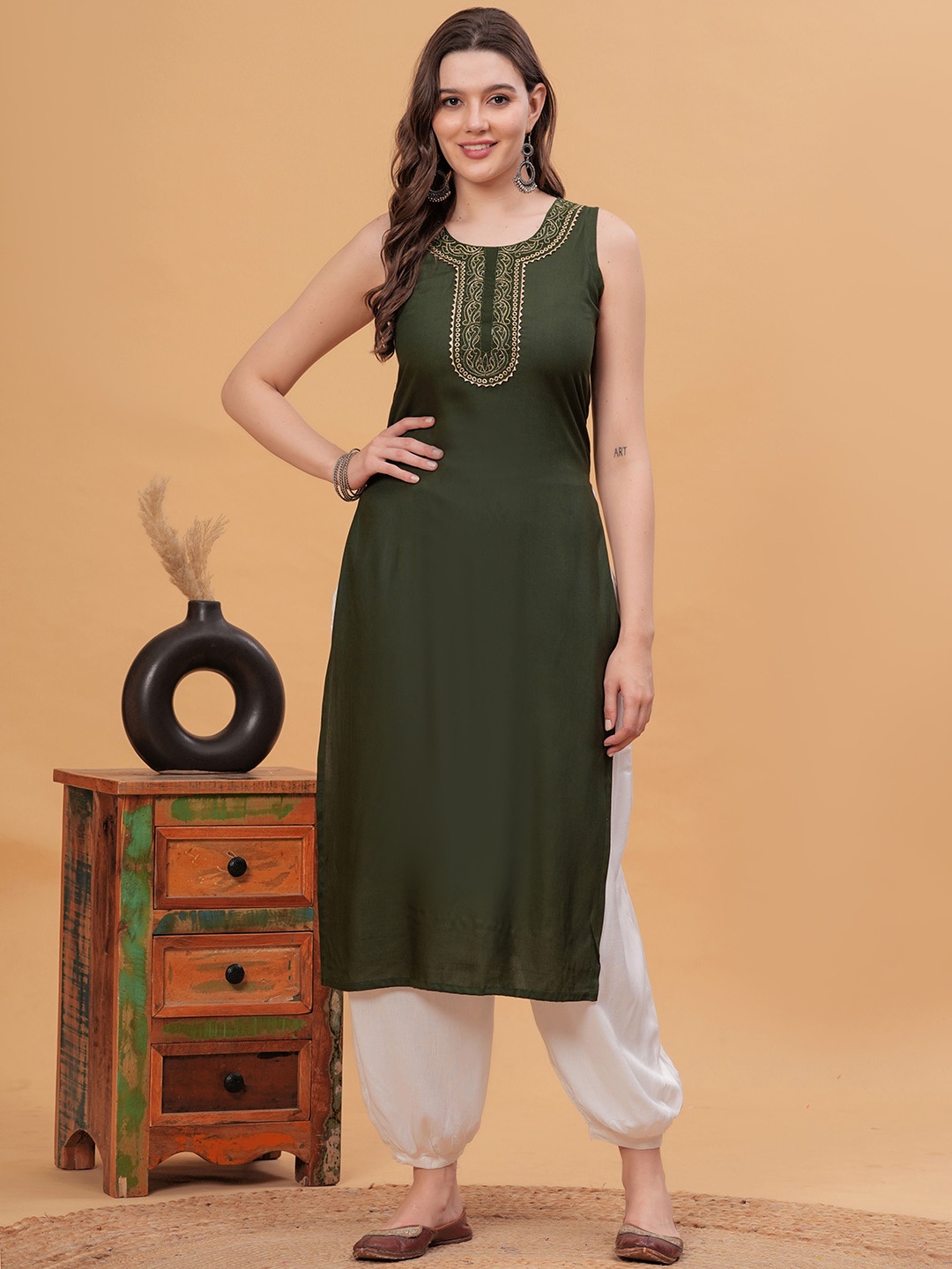 

KALINI Round Neck Floral Yoke Design Thread Work Straight Cotton Kurta, Green