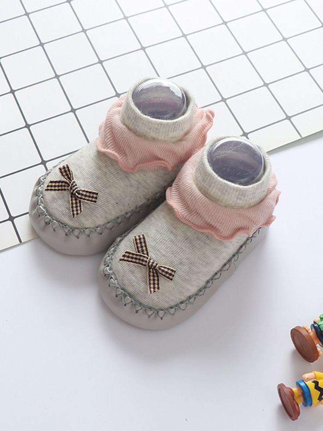 

SYGA Kids Lace Bow Pattern Non Slip Booties, Grey