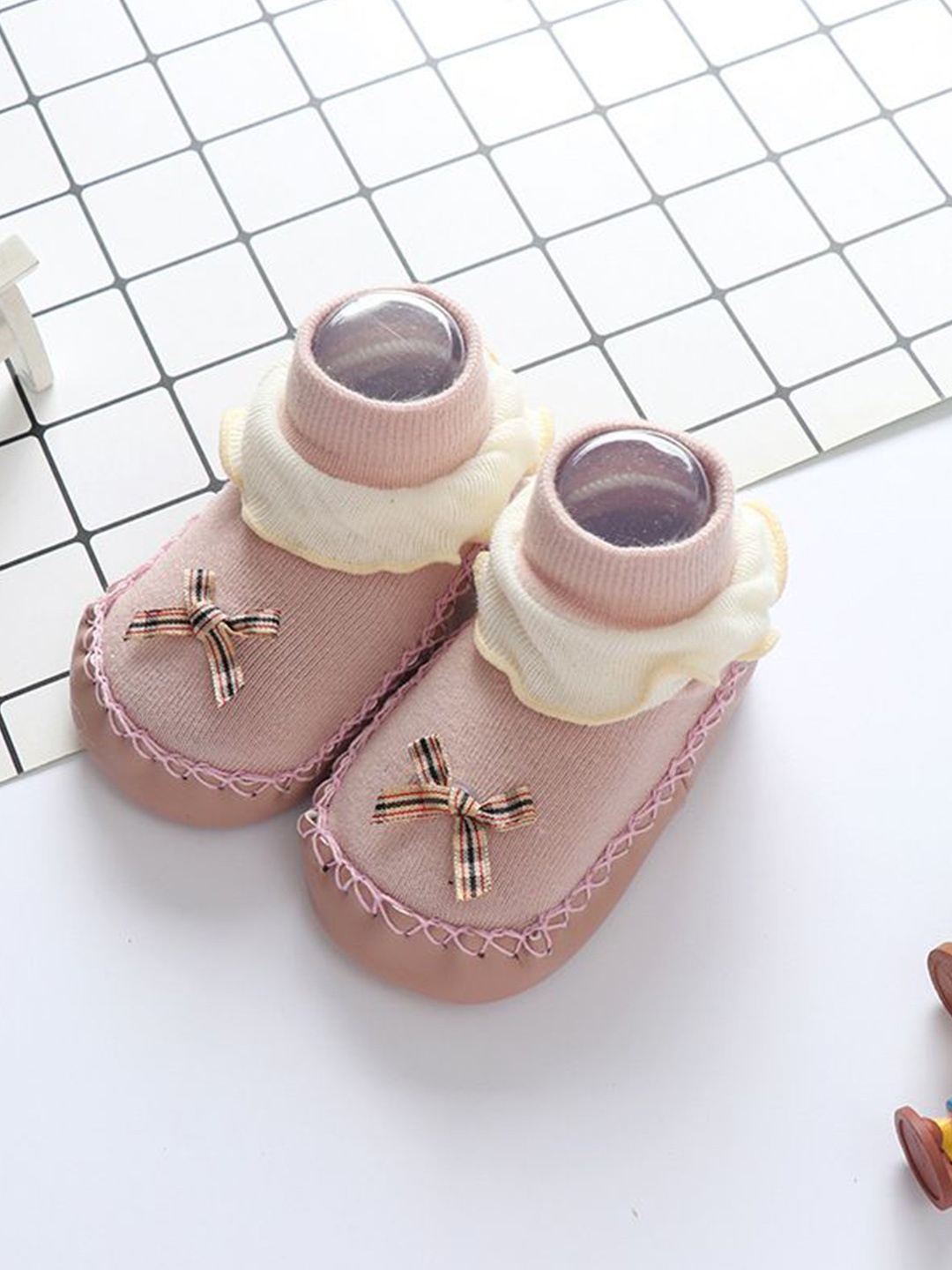 

SYGA Kids Lace Bow Pattern Non Slip Booties, Pink