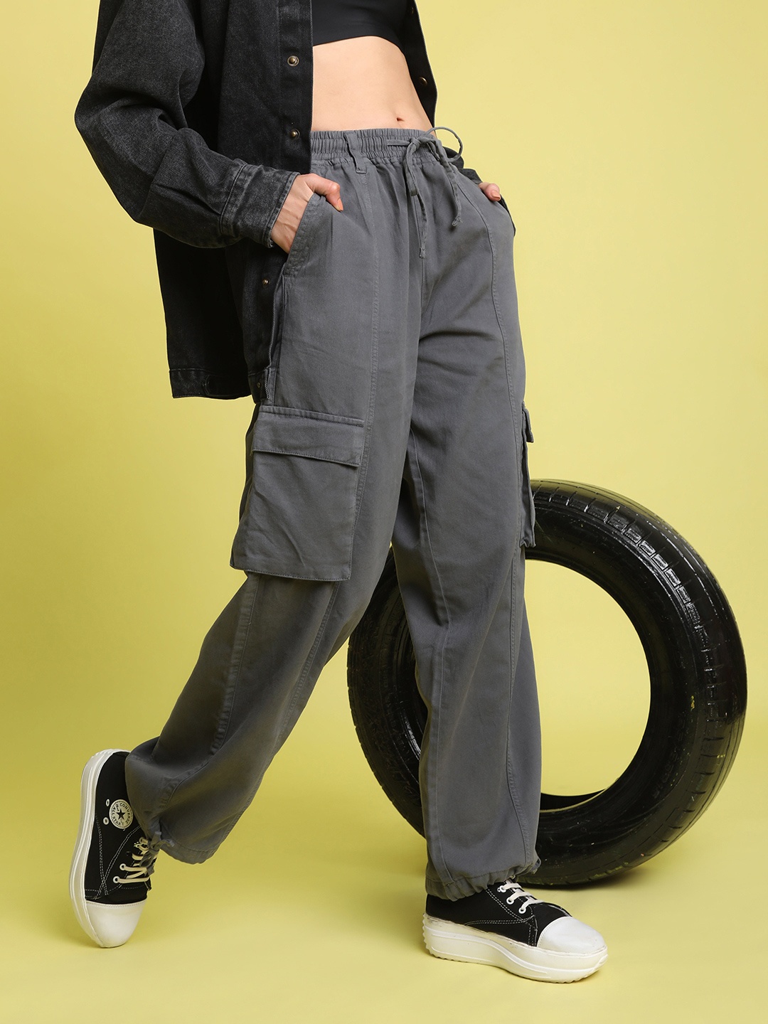 

Bene Kleed Women Baggy Fit High-Rise Cargos Trousers, Grey