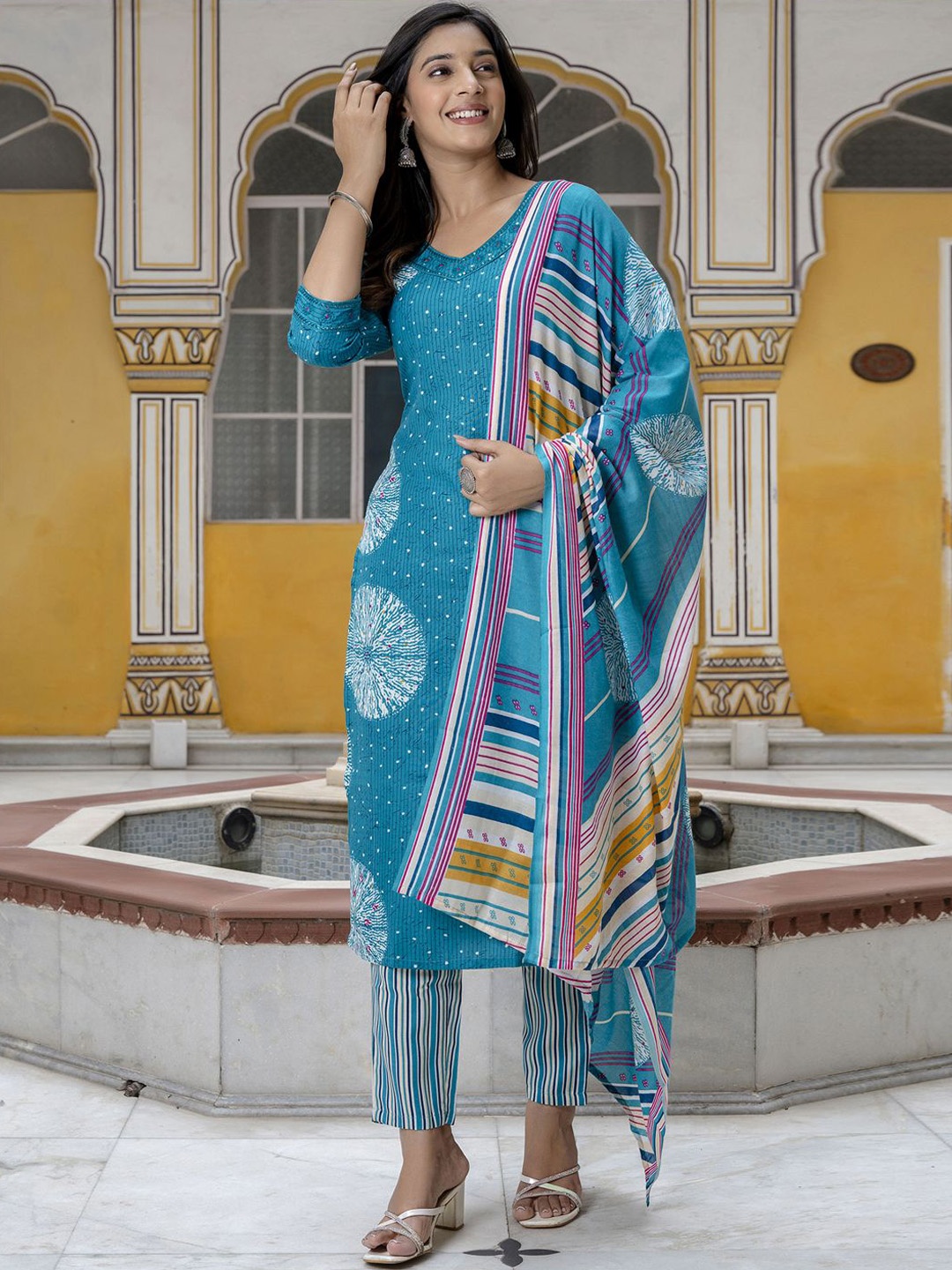 

VredeVogel Floral Printed Regular Thread Work Kurta with Trousers & With Dupatta, Teal
