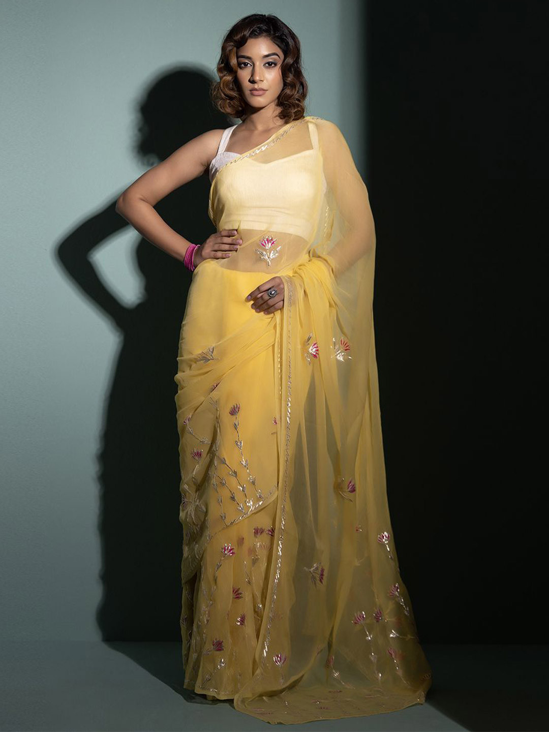 

Geroo Luxe Floral Embroidered Pure Chiffon Saree, Yellow