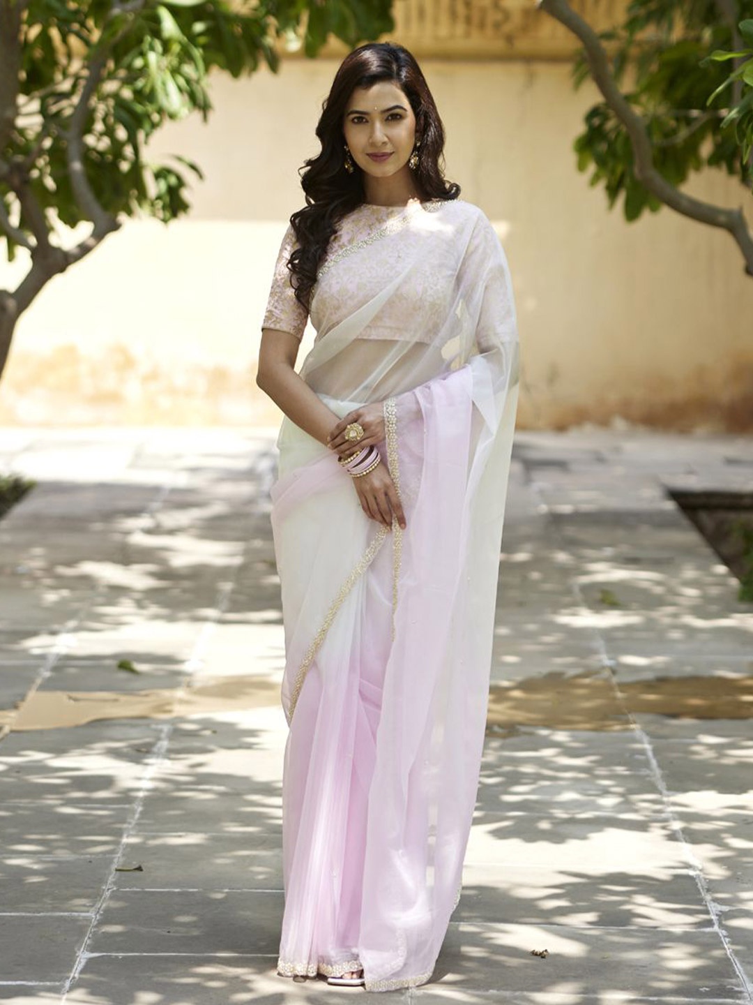 

Geroo Luxe Women Embellished Organza Sarees, Pink