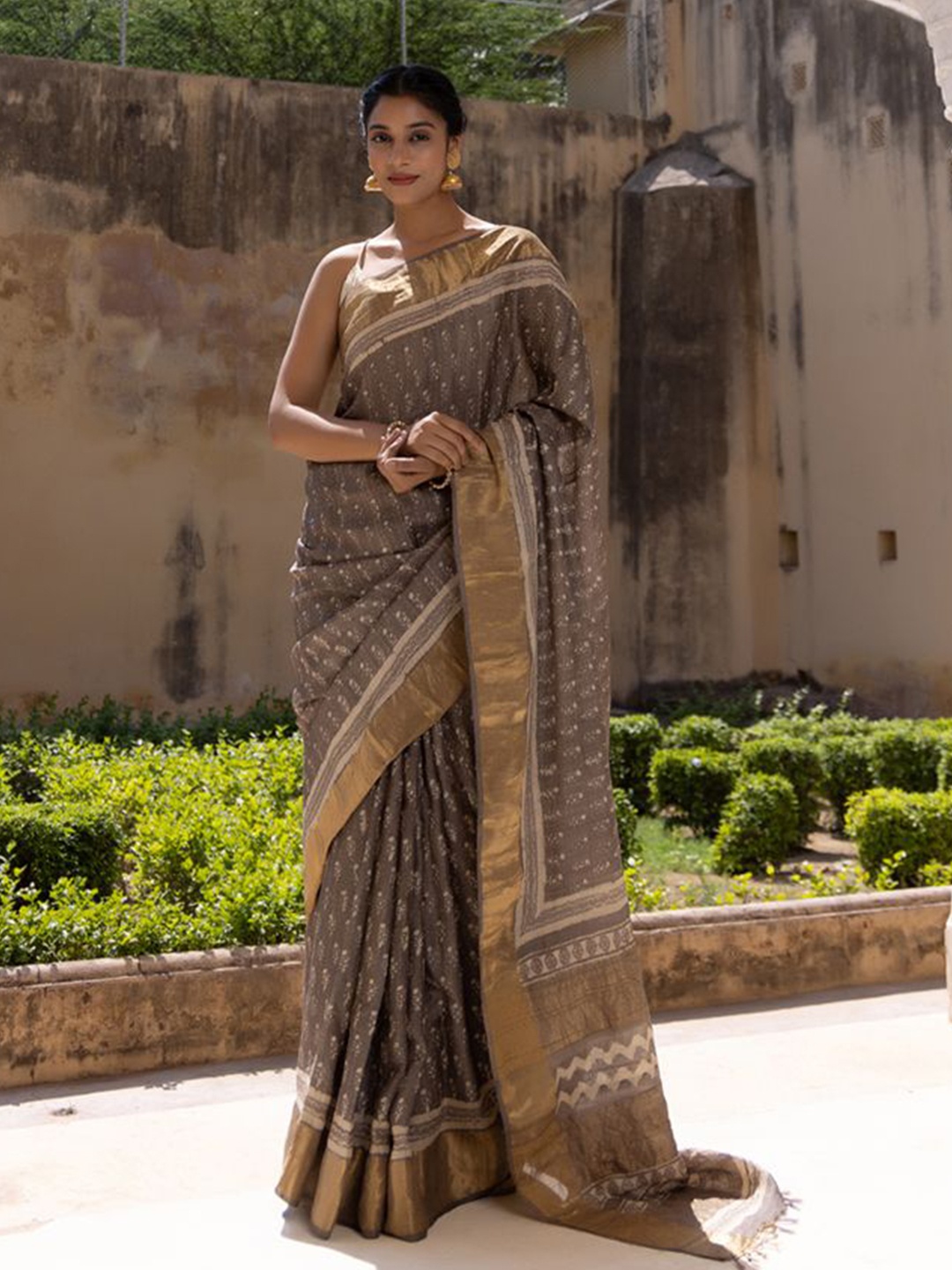 

Geroo Luxe Woven Design Pure Silk Bagru Saree, Grey
