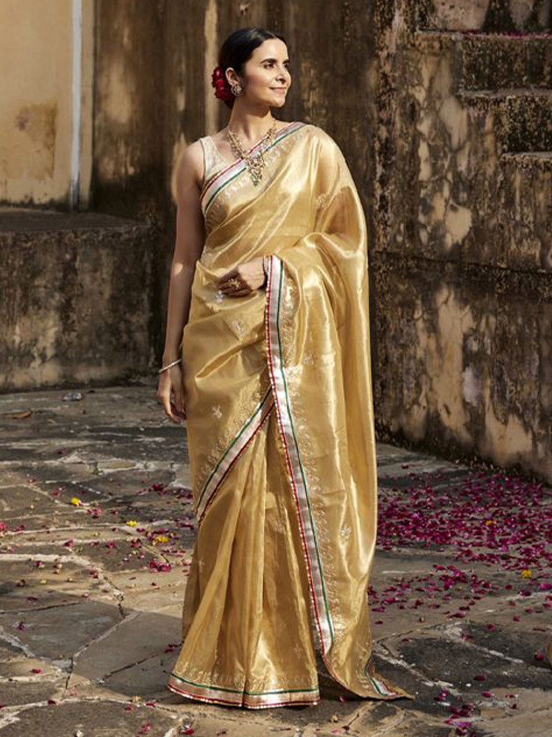 

Geroo Luxe Floral Embroidered Pure Silk Banarasi Saree, Gold