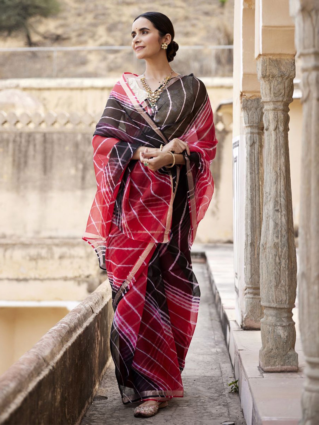 

Geroo Luxe Leheriya Dyed Pure Silk Kota Saree, Red