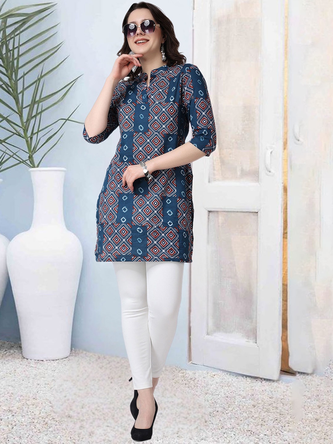 

Popwings Abstract Printed Mandarin Collar Pure Cotton Straight Kurti, Navy blue