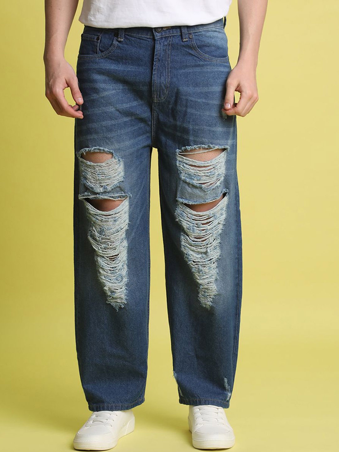 

Bene Kleed Men Mildly Distressed Light Fade Baggy Jeans, Blue