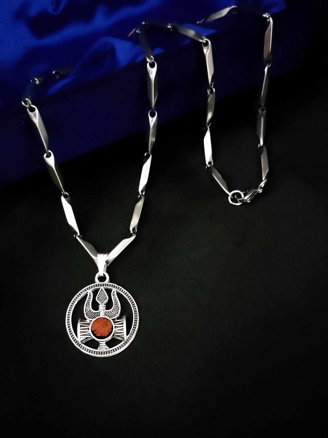 

Minprice Silver-Plated Contemporary Stainless Steel Pendants with Chains