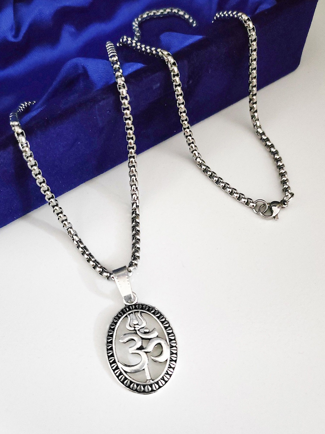 

Minprice Silver-Plated Stainless Steel Contemporary Pendant with Chain