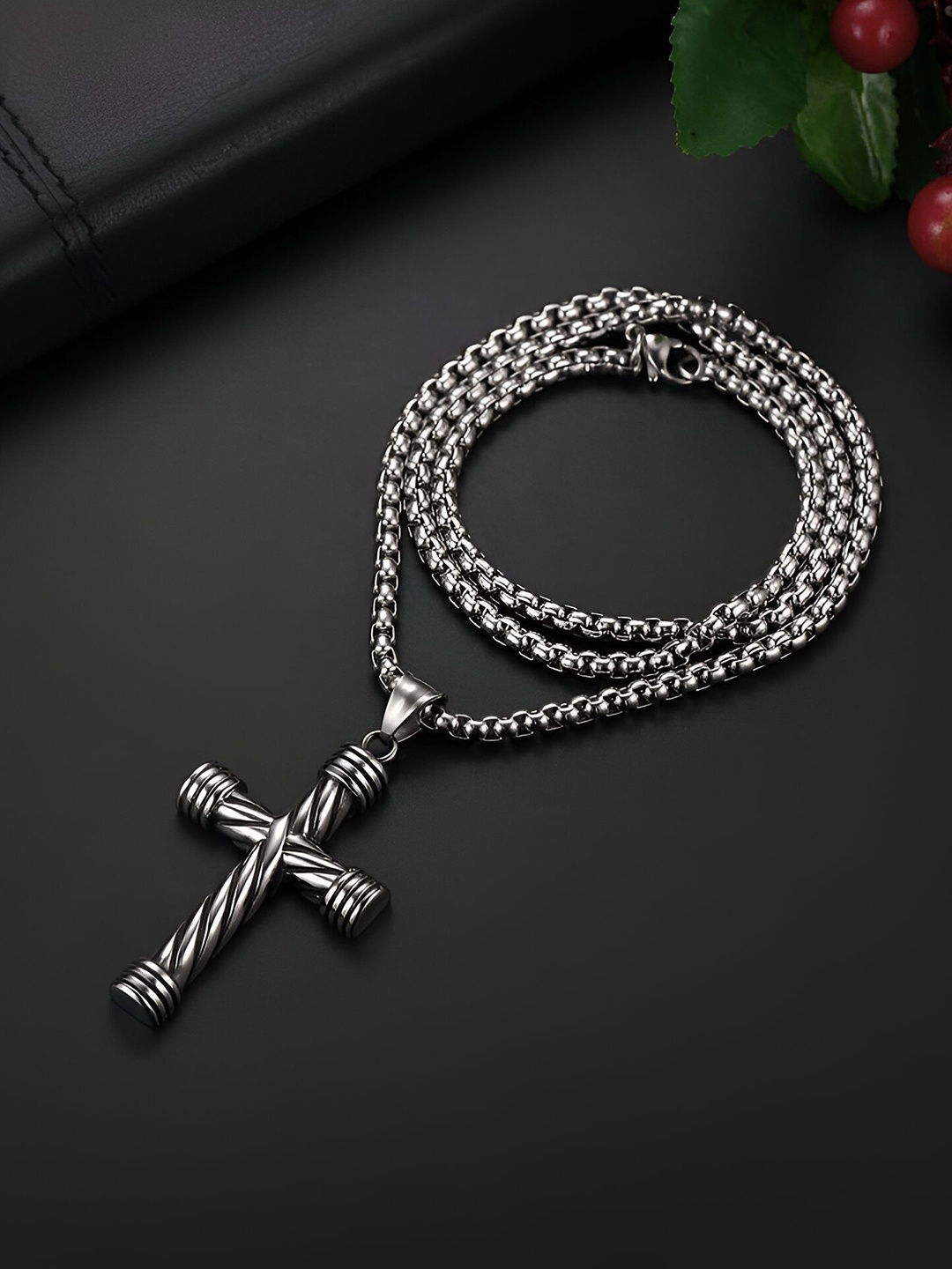 

Minprice Silver-Plated Stainless Steel Contemporary Pendant with Chain