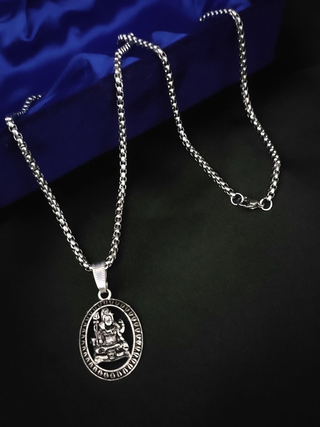 

Minprice Silver-Plated Contemporary Pendants with Chains