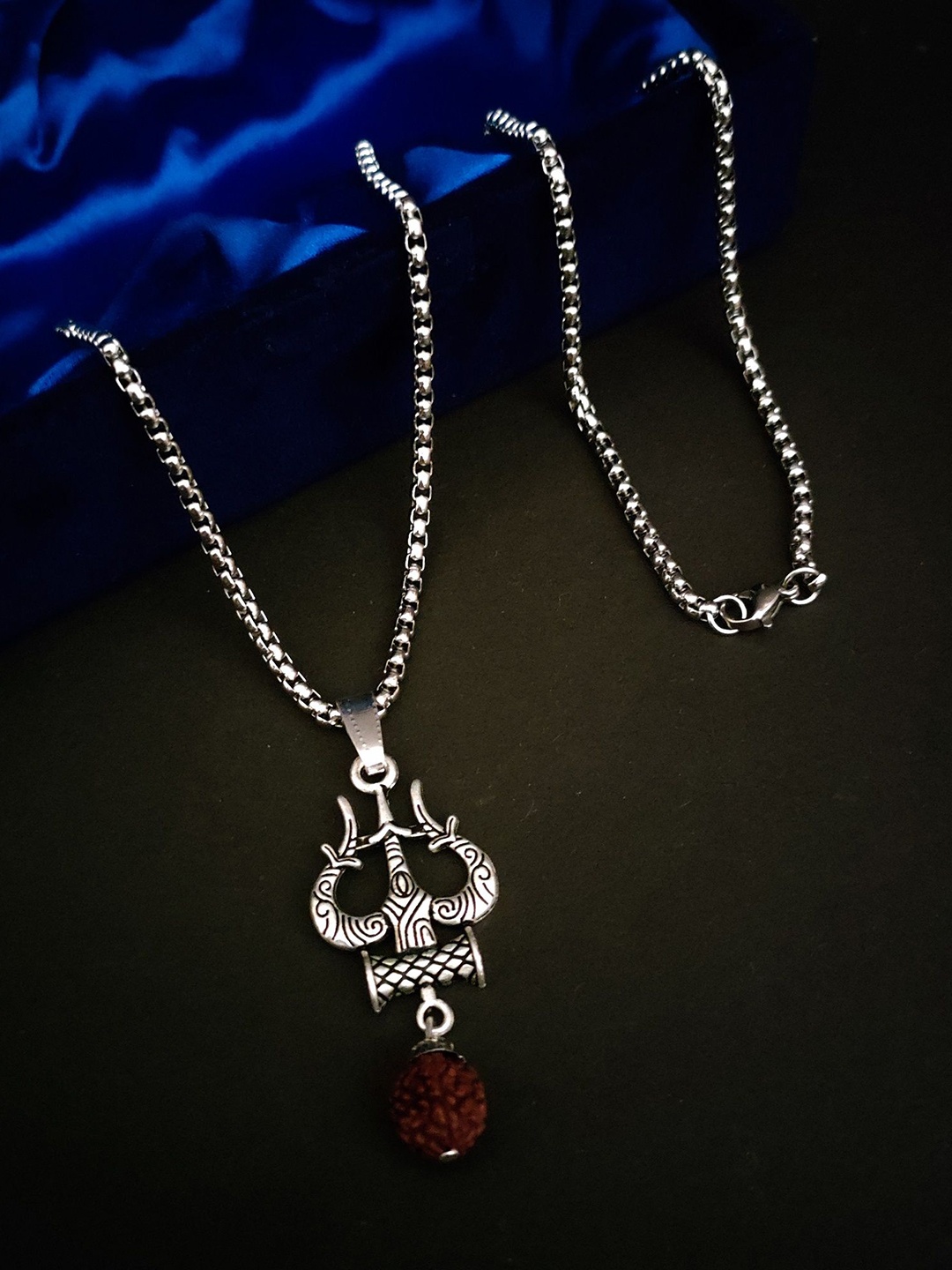 

Minprice Silver-Plated Stainless Steel Contemporary Pendant with Chain