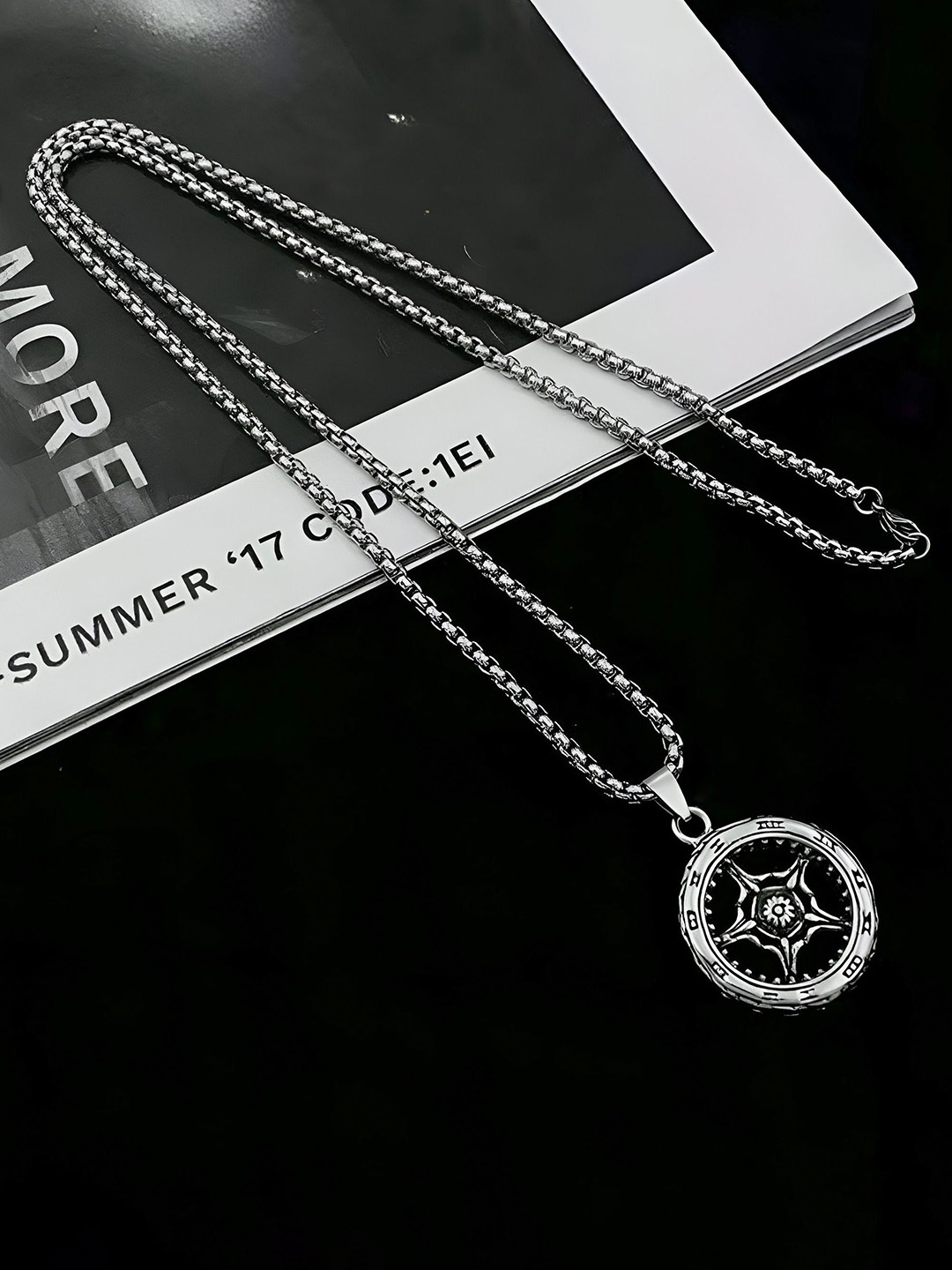 

Minprice Silver-Plated Stainless Steel Circular Pendant with Chain