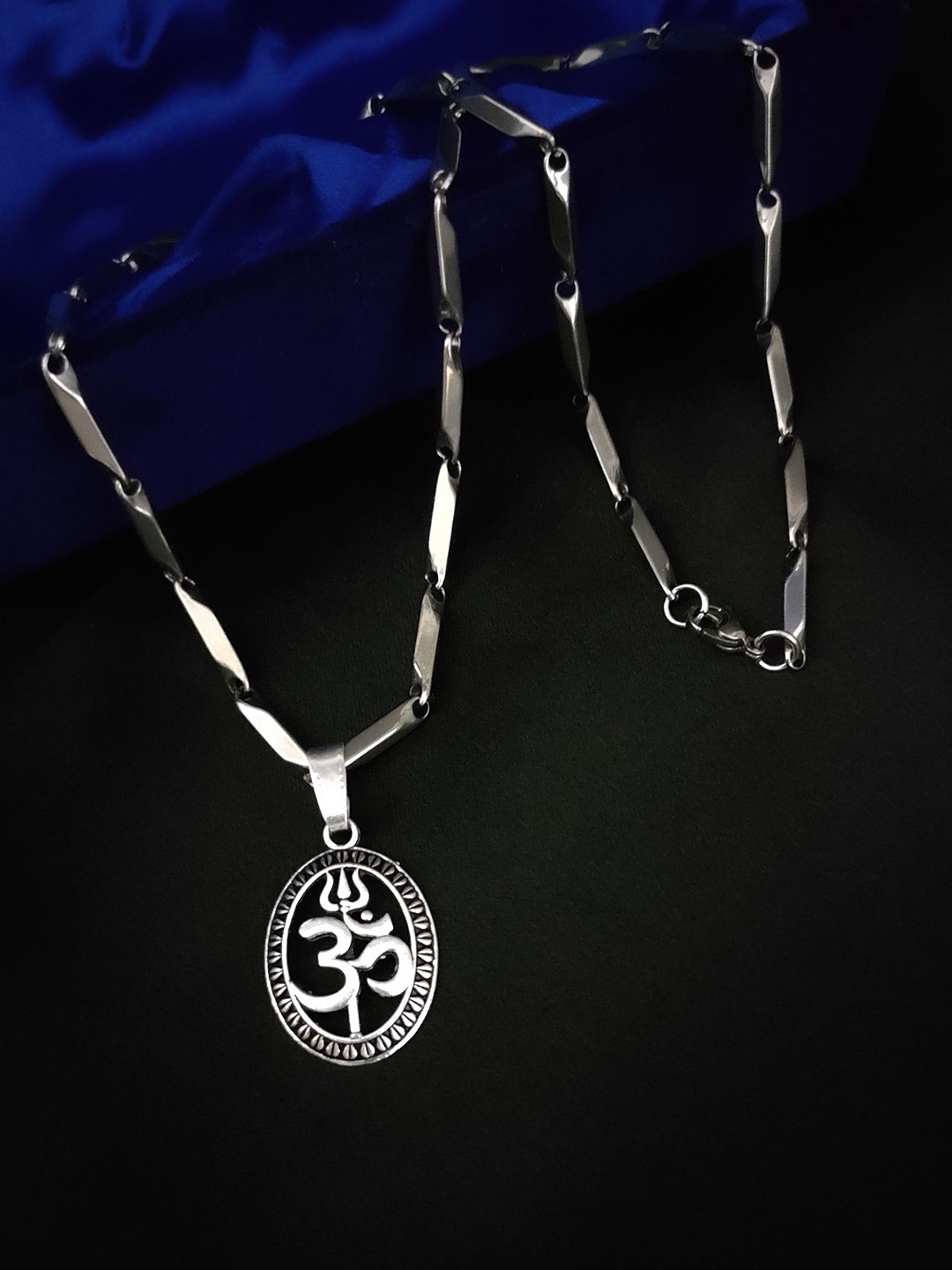 

Minprice Silver-Plated Stainless Steel Contemporary Pendant with Chain
