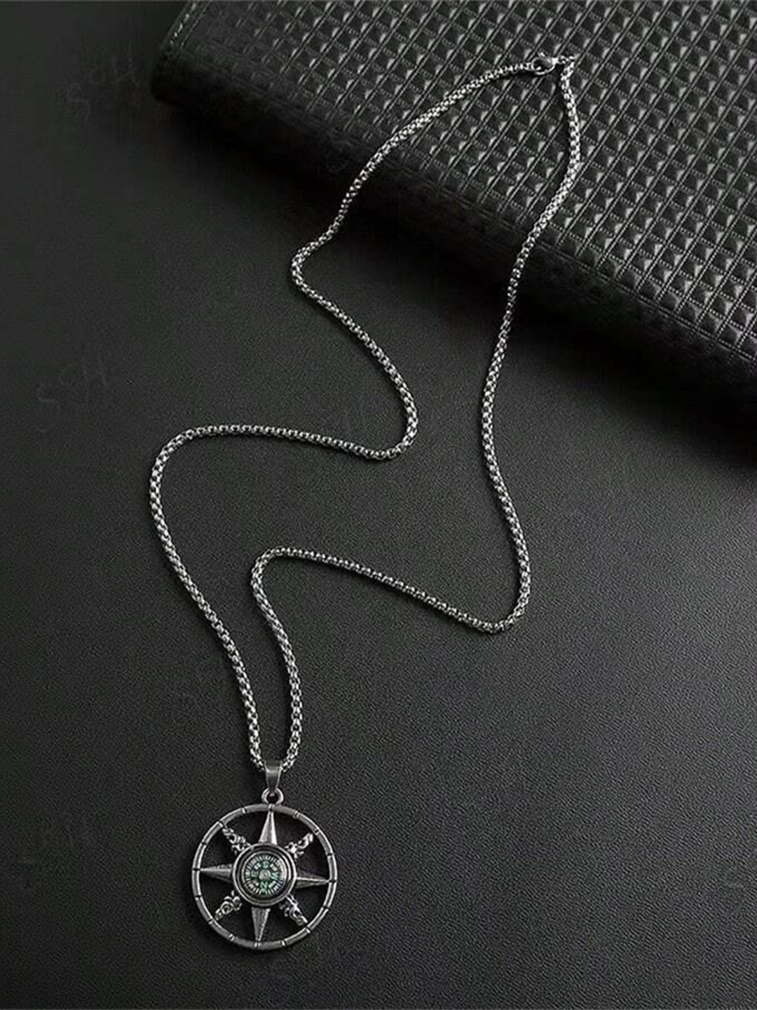 

Minprice Silver-Plated Stainless Steel Circular Pendant with Chain