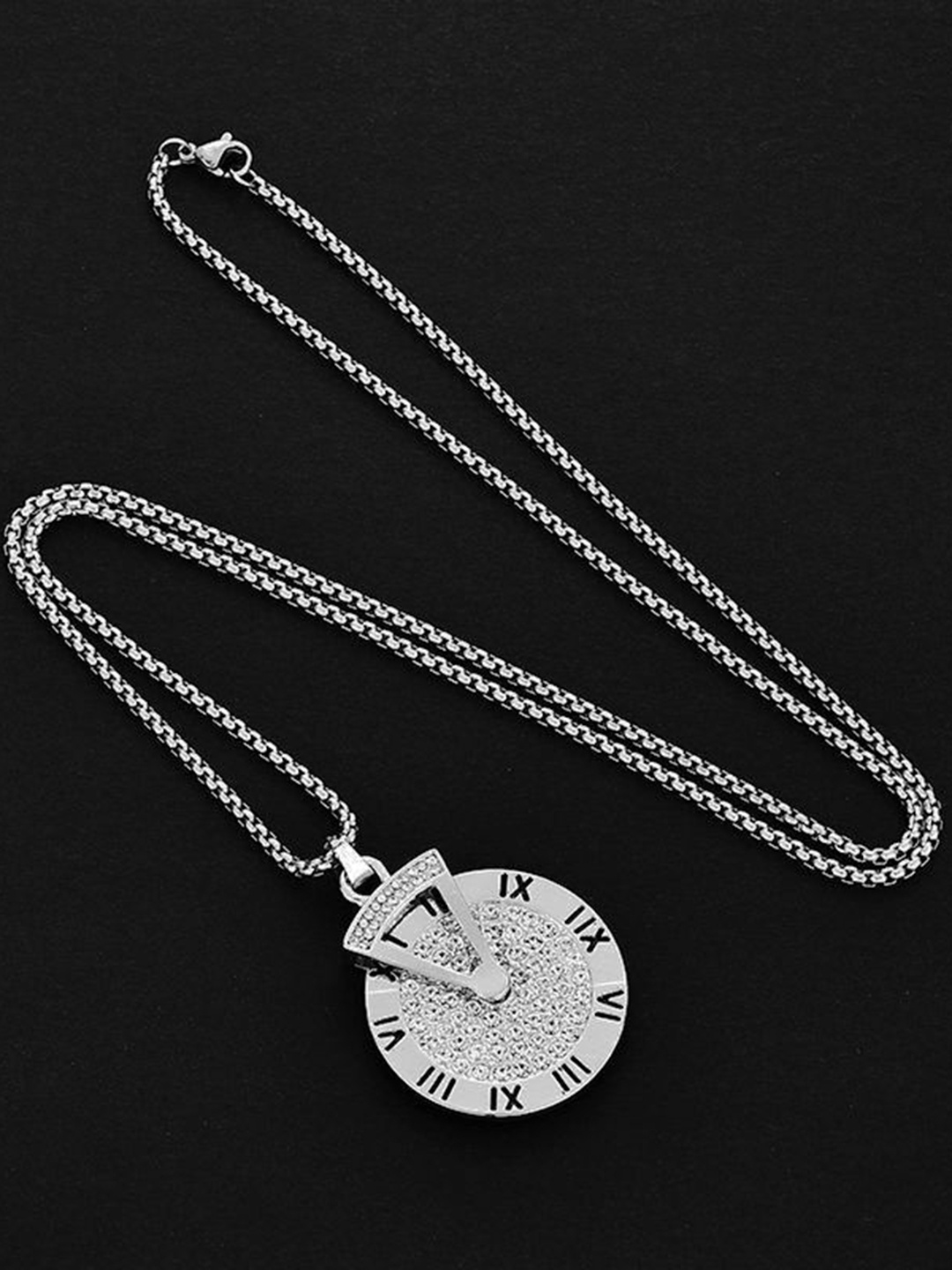Minprice Silver-Plated Circular Pendants with Chains