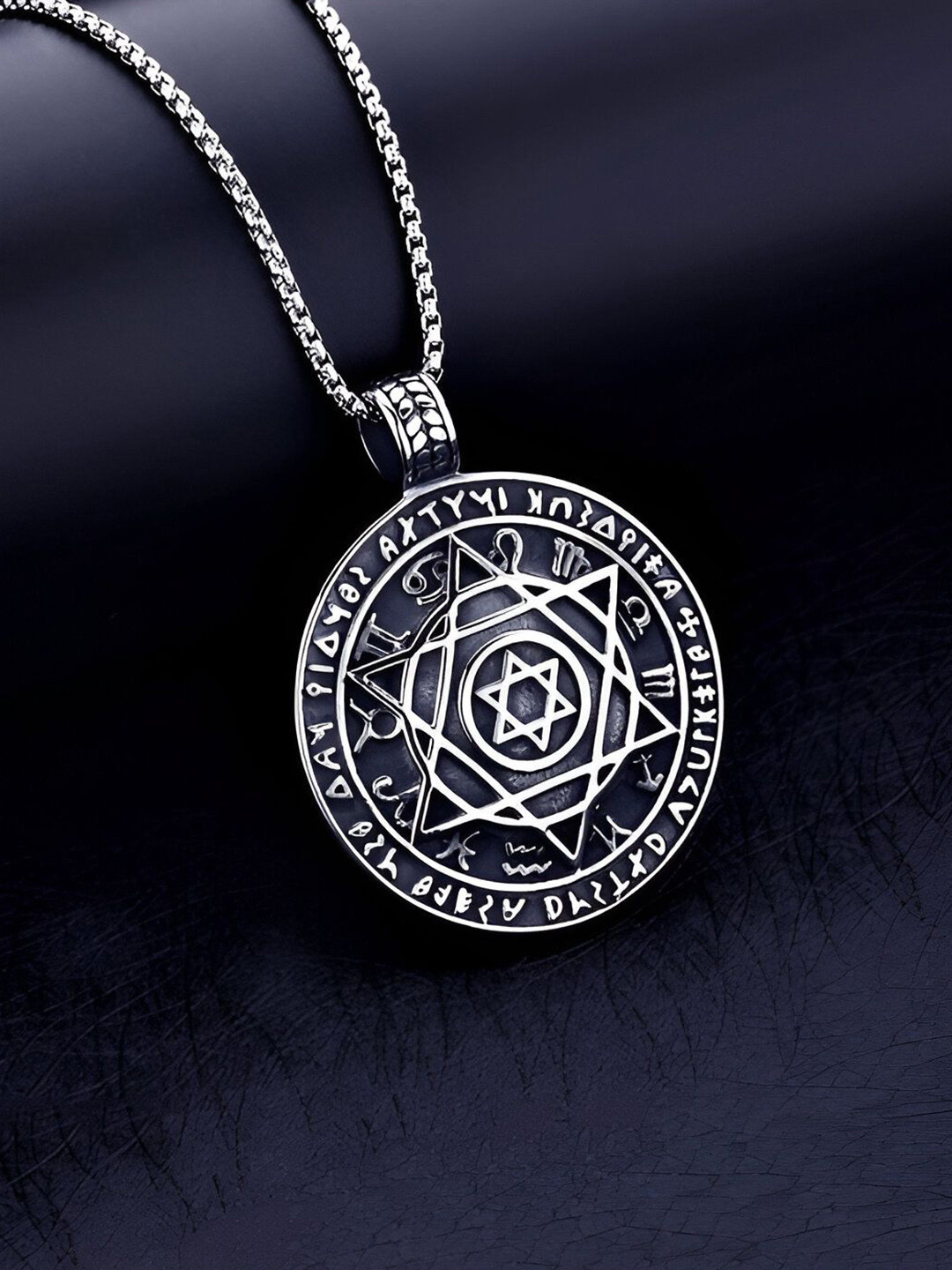 

Minprice Silver-Plated Circular Pendants with Chains