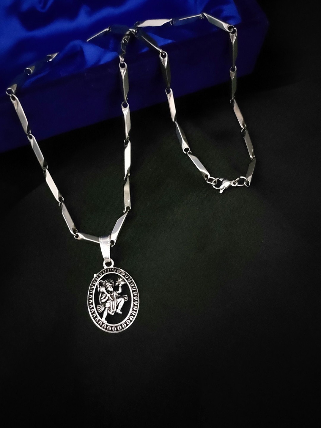 

Minprice Silver-Plated Stainless Steel Circular Pendant With Chain
