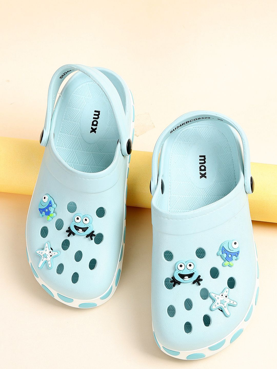 

max Girls Printed Clogs, Blue
