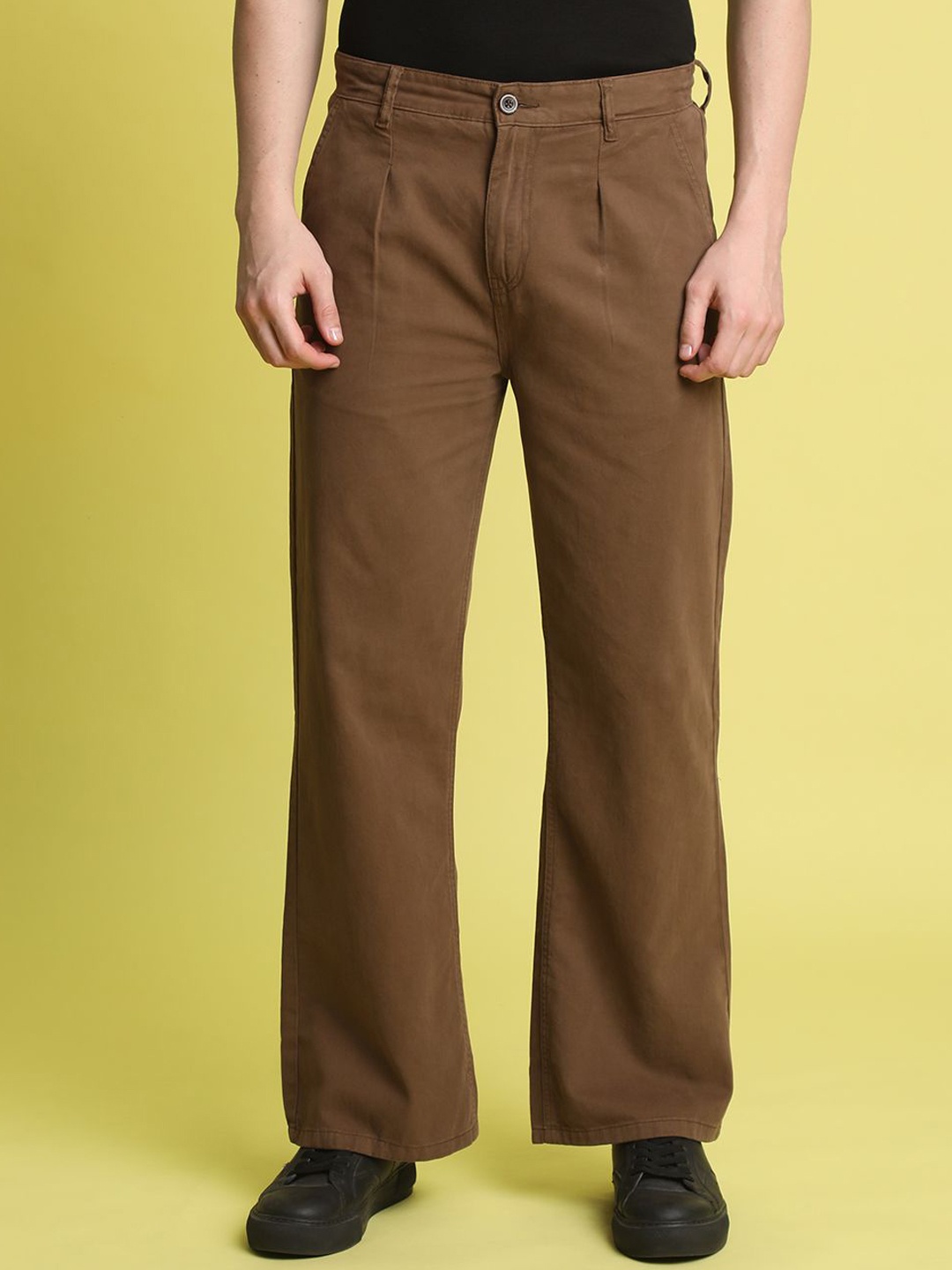 

Bene Kleed Men Pleated Wide Leg Chinos Trousers, Brown