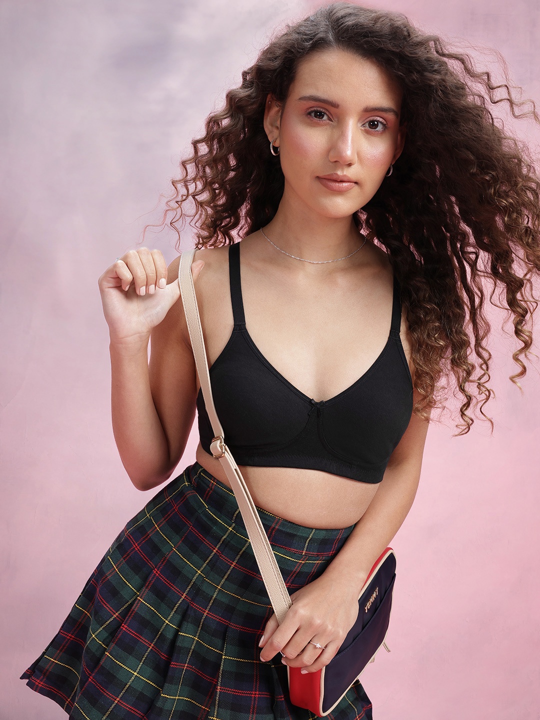 

DressBerry Solid Full Coverage Bra, Black