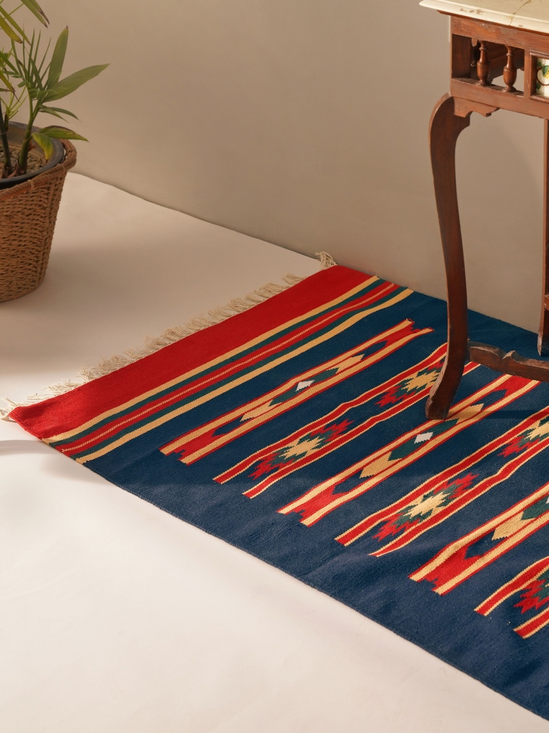

JAYPORE Navy Blue & Red Printed Pure Cotton Rugs