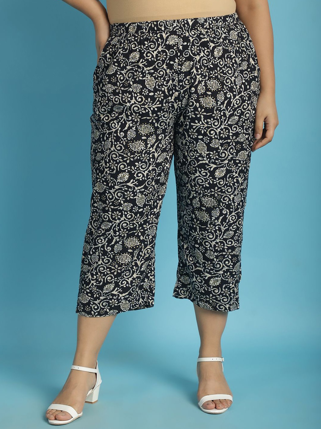 

theRebelinme Women Plus Size Printed Capris, Black